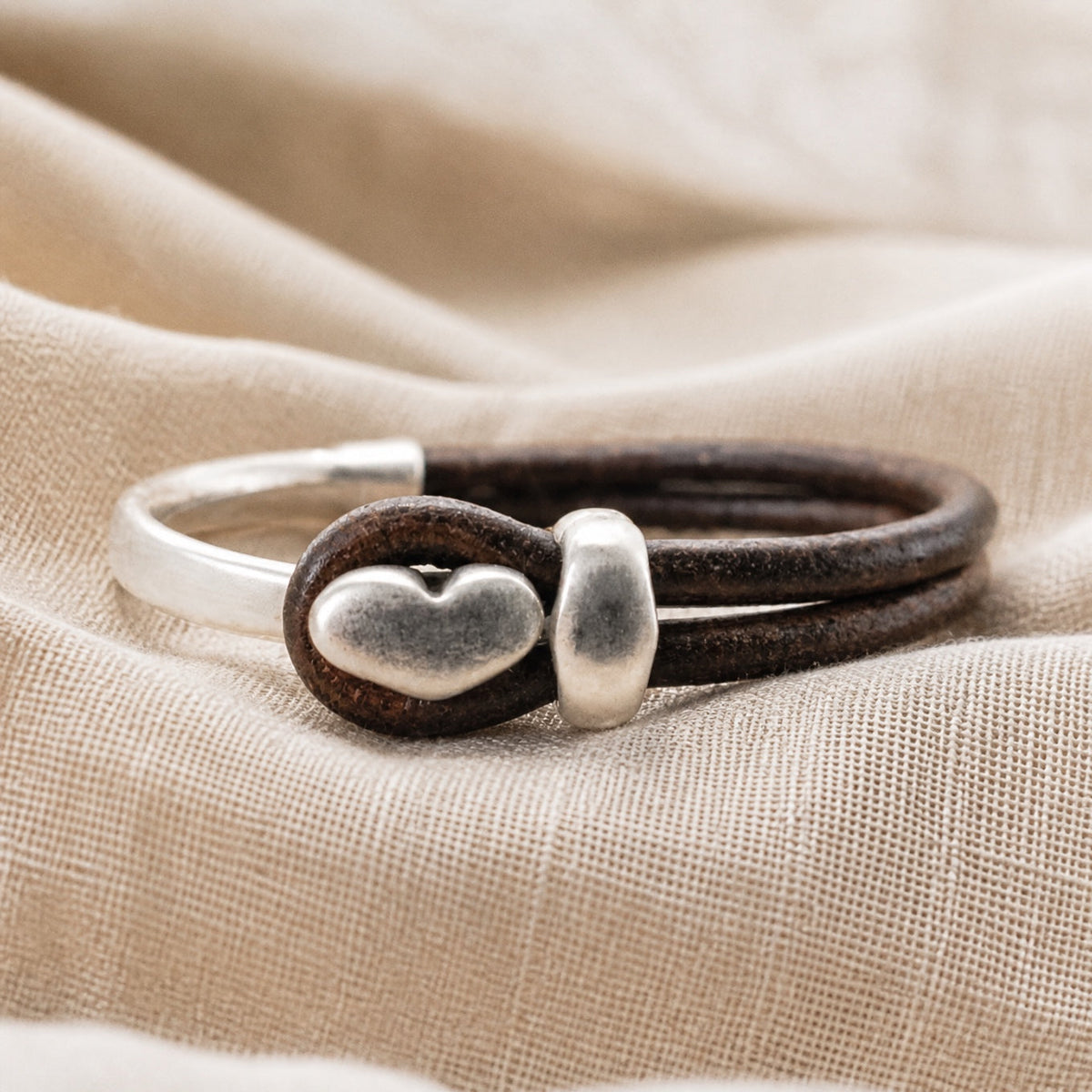 VINTAGE HEART BRACELET | BROWN