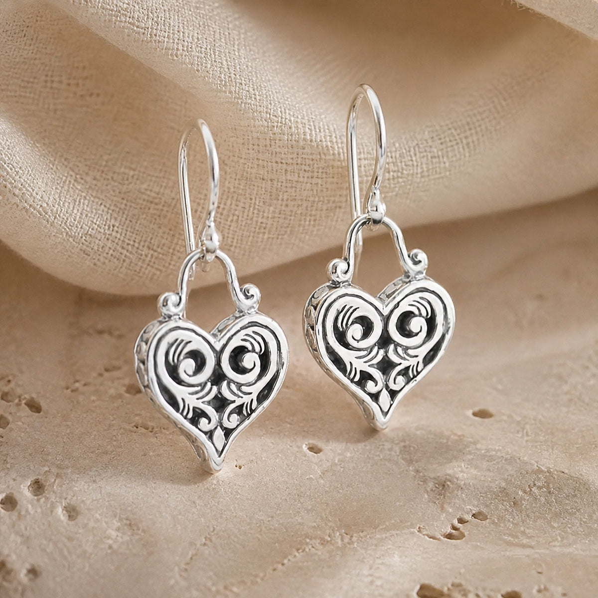 HEART DANGLE EARRINGS | SILVER