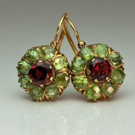 CHIC ROUND EARRINGS | GREEN AND RED