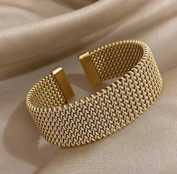 ELEGANT BRAIDED MESH BRACELET