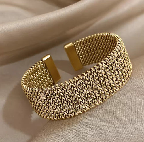 ELEGANT BRAIDED MESH BRACELET