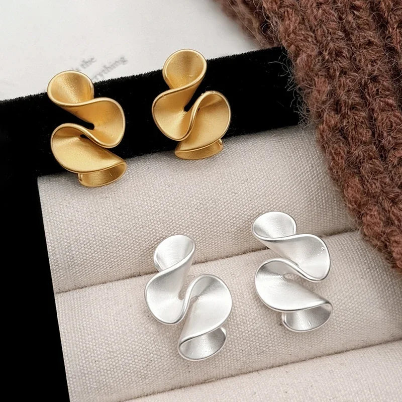 WOMEN'S HOOP EARRINGS
