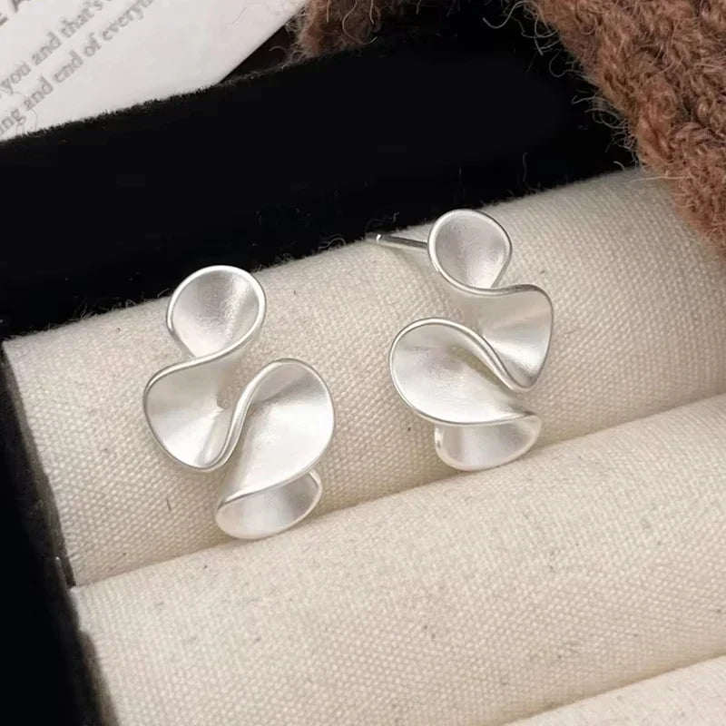 WOMEN'S HOOP EARRINGS