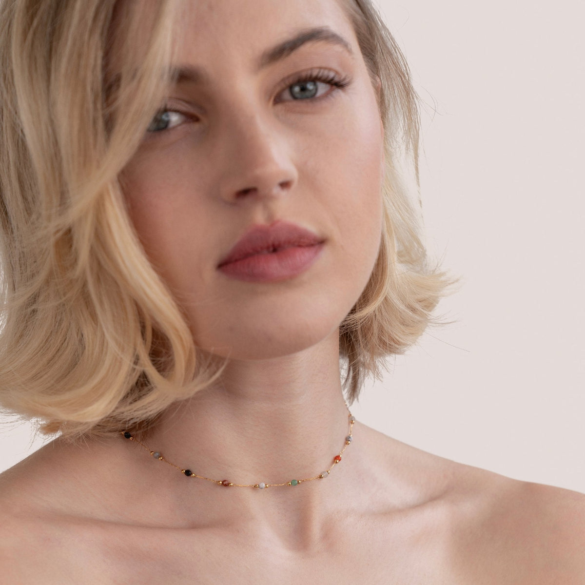 MINIMALIST NECKLACE WITH STONE